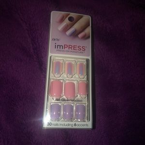 Impress press-on manicure